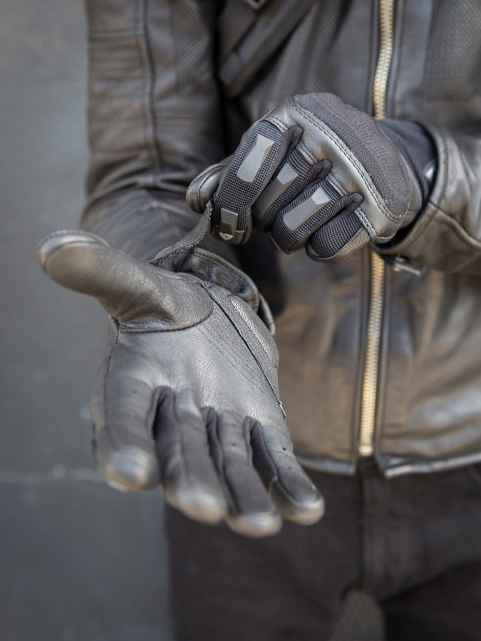 REVIT Striker 3 Gloves – Union Garage